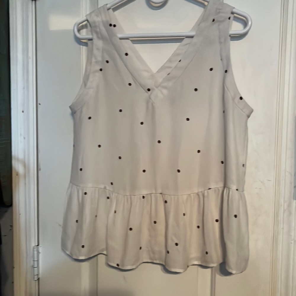 Ann Taylor loft size Medium white tank top. LIKE NEW